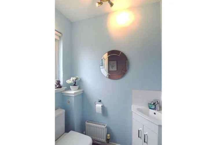 3 Bed Semi Detached House with Garden and Parking