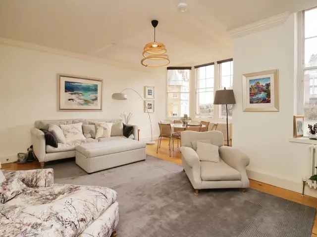 4 Bedroom Apartment for Sale in Sassoon Grove Edinburgh