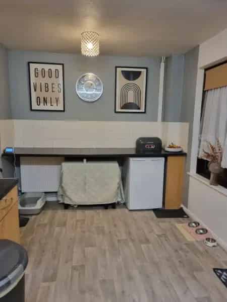 3 Bedroom House Near M6 M69 Motorways