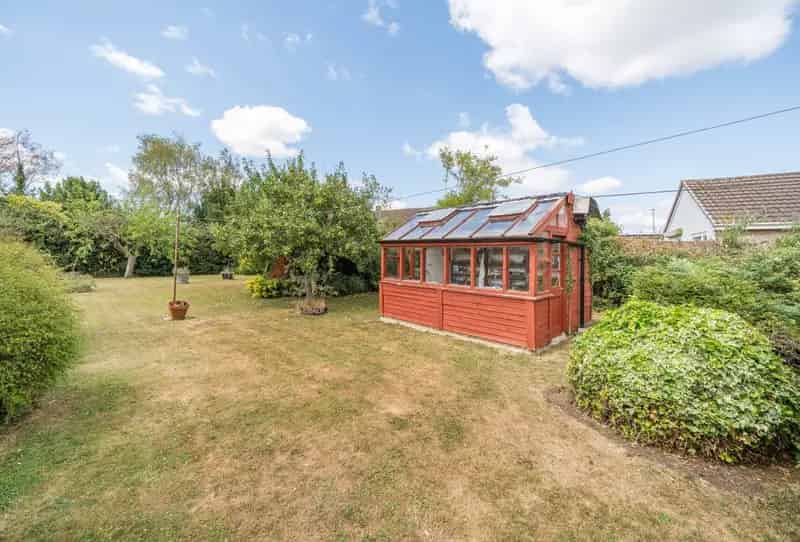 3 Bedroom Detached Bungalow Bishops Cleeve No Onward Chain