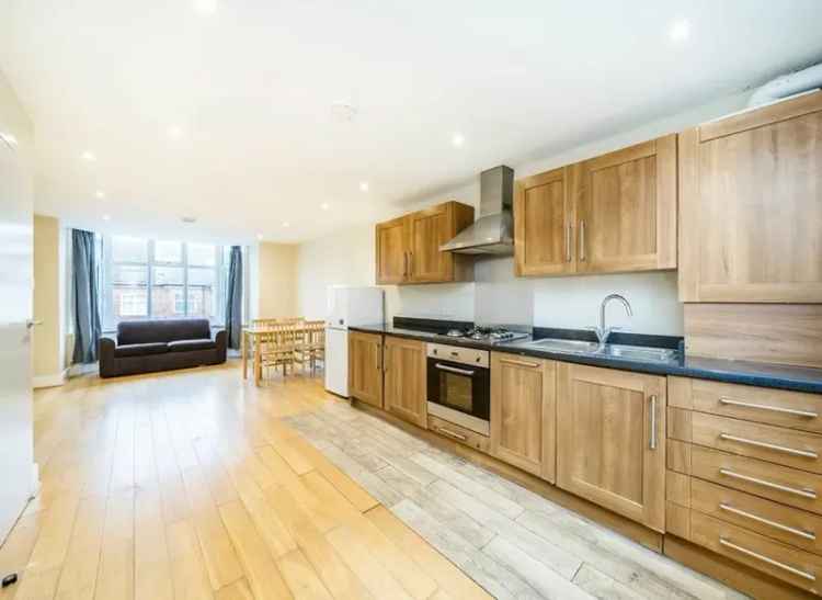 Flat For Sale in London, England