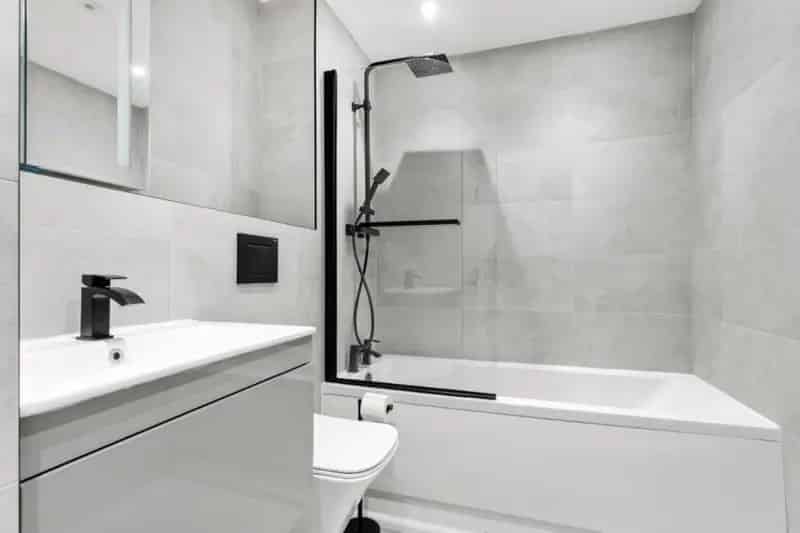 2 bed flat for sale