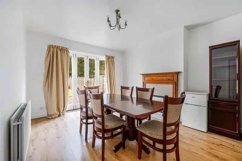 4 Bedroom Semi-Detached House Acton