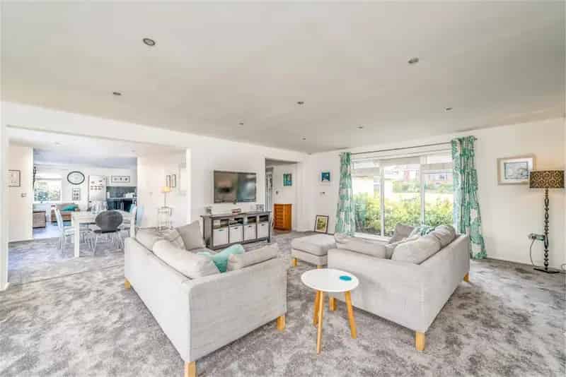 4 Bed Detached Bungalow with 3 Reception Rooms