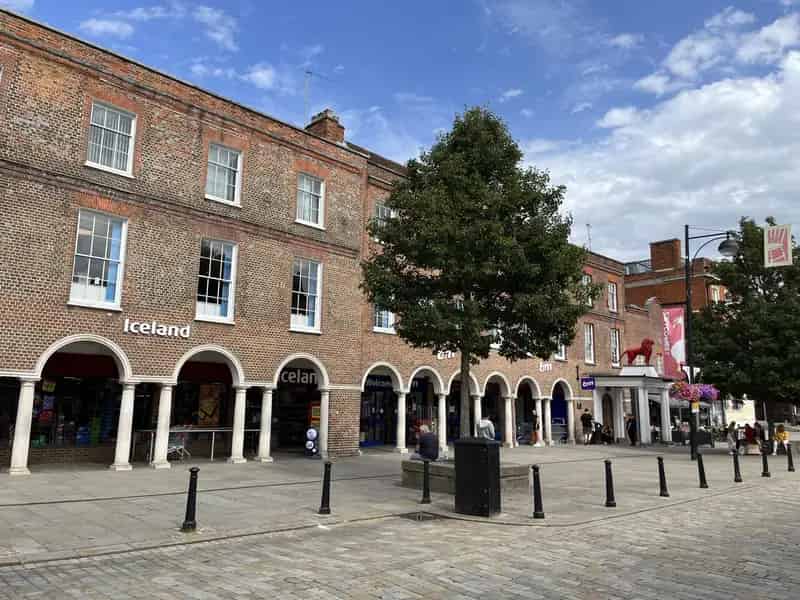 High Wycombe Town Centre Offices with Parking Grade II Listed Building
