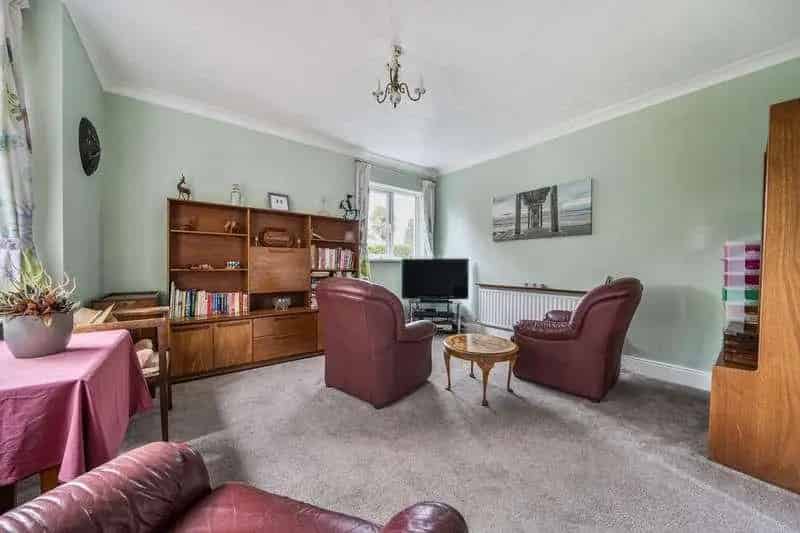 4 Bed House For Sale Family Home Ample Parking Garage