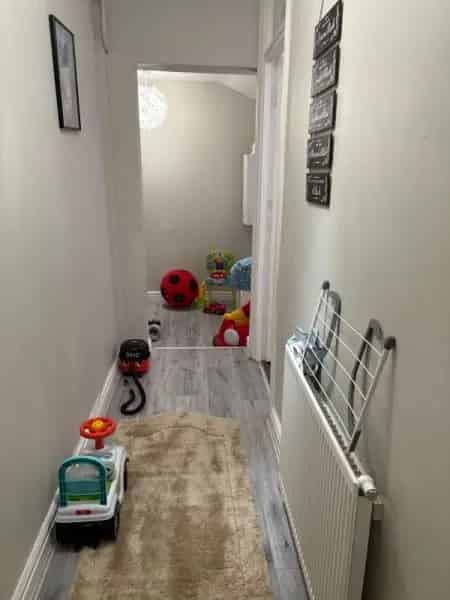 Large 1 Bedroom Flat New Bathroom Off Road Parking