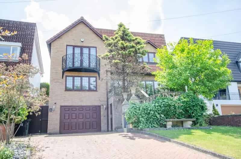 3 Bedroom Detached House For Sale Fromeside Park