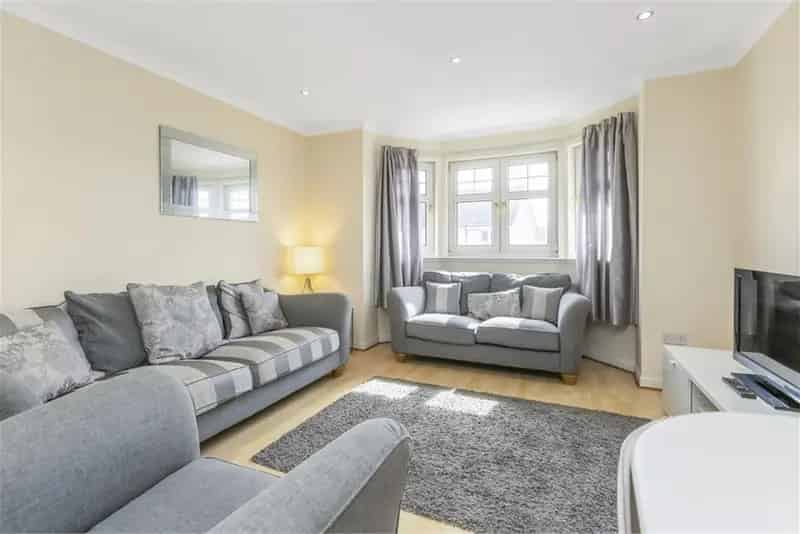 3 Bed Top Floor Flat Dalry Edinburgh