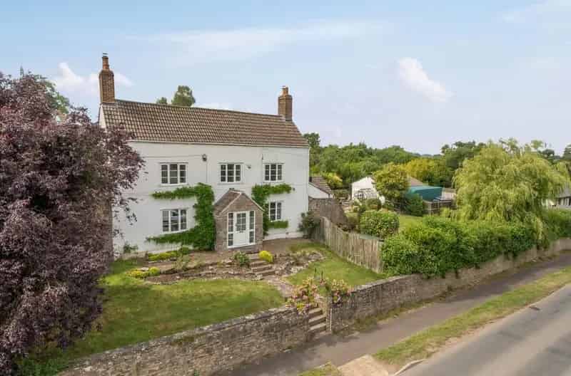 5 Bedroom Link Detached House for Sale in Cromhall