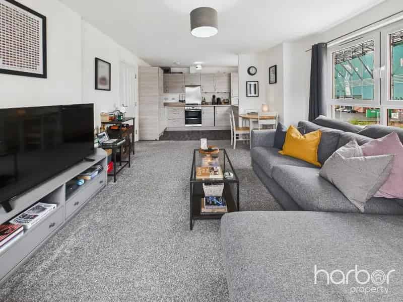 2 Bedroom Flat for Sale Springfield Gardens Glasgow