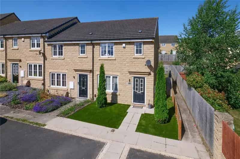 2 Bedroom End Terrace House for Sale Near Apperley Bridge Station