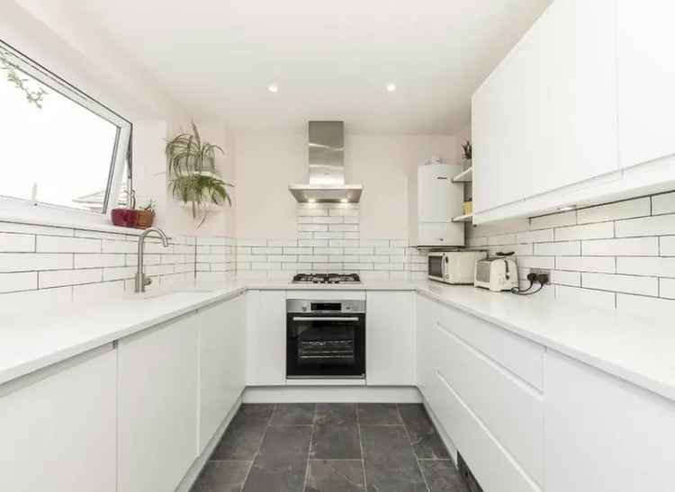 Flat For Sale in London, England