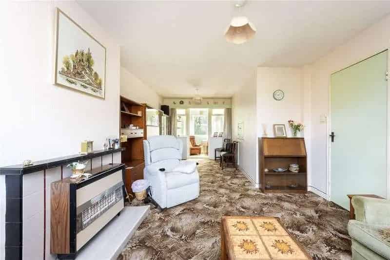 5 bed house for sale