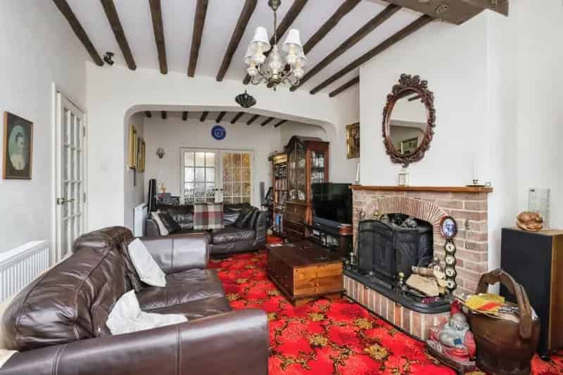 Four Bedroom Semi-Detached House Eastbourne