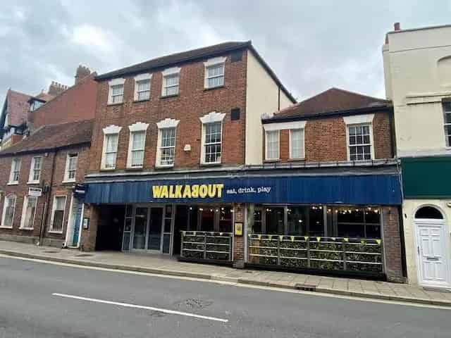 Restaurant Bar Town Centre with Function Area and Staff Accommodation