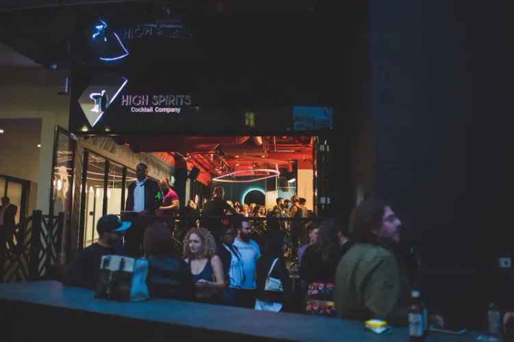 Lease a Fully Fitted Bar Unit in Reading Town Centre