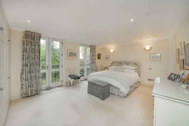 Luxury 3-Bedroom Apartment Kidderpore Avenue London NW3