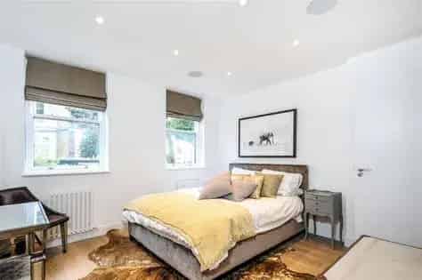 2 Bedroom 2 Bathroom Flat 168m² London