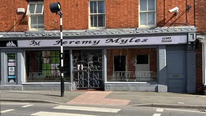 Hair Salon 547 sq ft with Garage and Parking - Uttoxeter