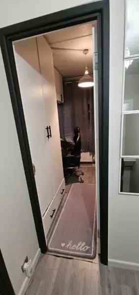 Ground Floor Maisonette 2 or 3 Beds Garden Parking Near Shops Schools