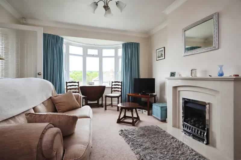 2 Bed Semi-Detached Bungalow  Cookridge Horsforth