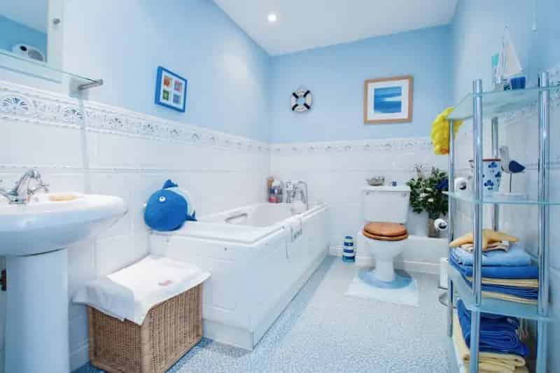 2-Bed Boscombe Apartment Sea Views Garage Ensuite Pet-Friendly