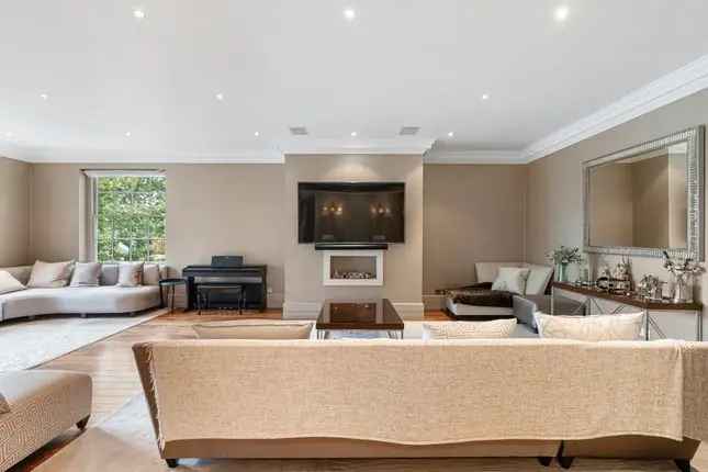 Flat for sale in Abbey Lodge, St John's Wood, London NW8, United Kingdom