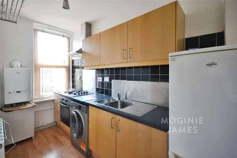 1 Bed Flat for Sale - Spacious First Floor Apartment