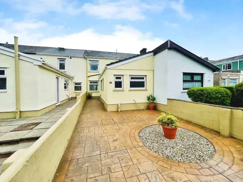 3 Bedroom Terraced House Modern Kitchen Conservatory Family Home
