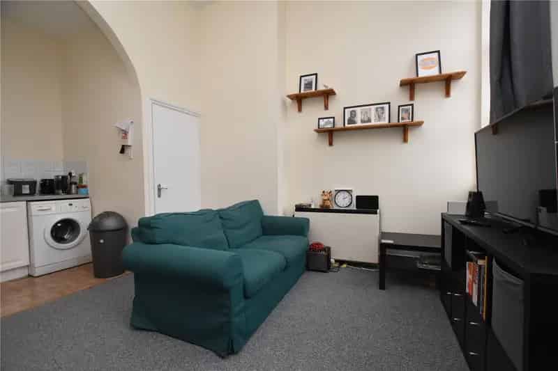 One Bedroom Apartment in Morley - Ideal for First Time Buyers and Investors