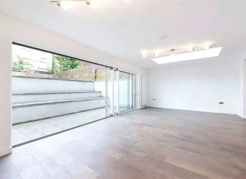 Four Double Bedroom Apartment with Garden in South Hampstead