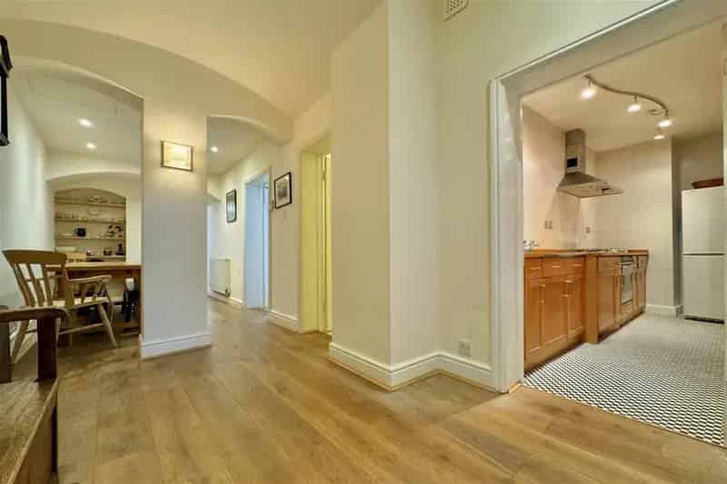 2 Bedroom Apartment for Sale in Sought-After Crescent