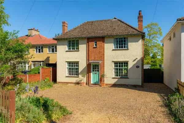 1930s Detached House with Country Views near Cambridge
