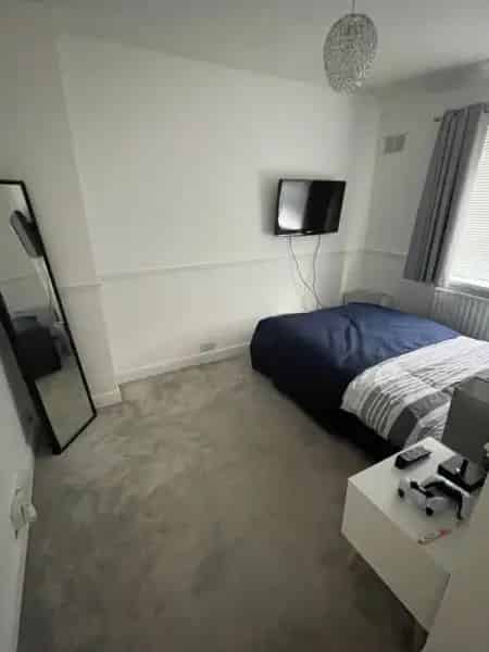 3 Bed House Near Morden Station - Quiet Road