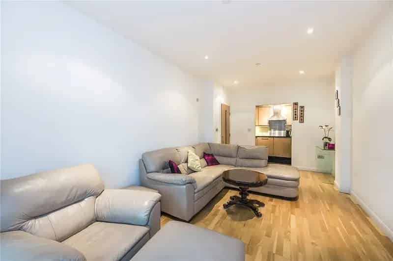 2 Bedroom Flat for Sale in Ealing Broadway