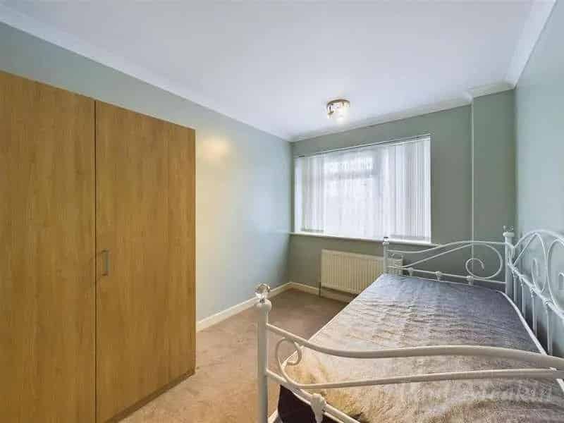 2 Bed House for Sale - Family Home with Garden and Garage