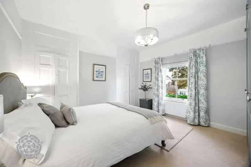 5 Bed Farmhouse with Converted Barn and Gardens