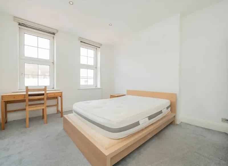 Four Bedroom Apartment Near Fulham Broadway