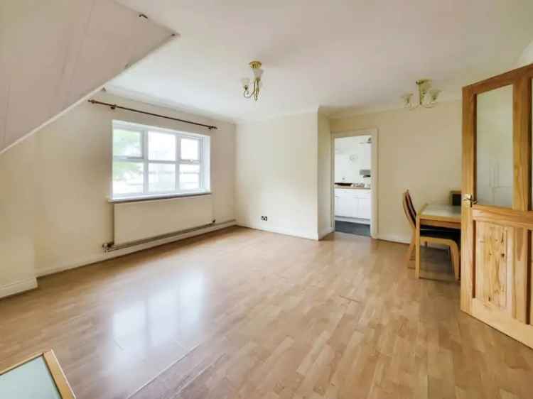 2 Bedroom Top Floor Apartment Near Penarth Town Centre