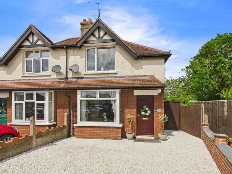 3 bedroom semi-detached house for sale