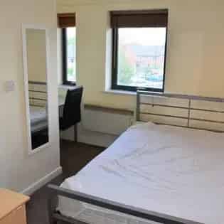 3 Bed 89m² Flat Manchester - Students Welcome - All Bills Included