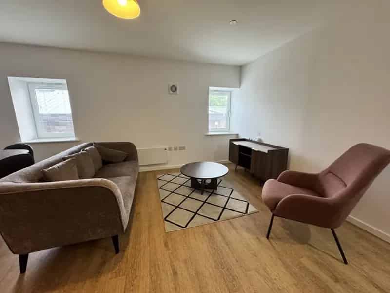 2 Bedroom Flat To Rent
