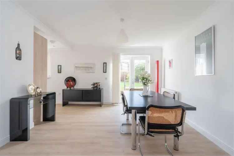 2 Bed Flat - Ground Floor with 2 Reception Rooms