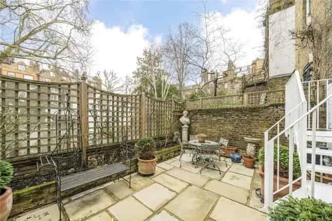 Maisonette for Sale in Cheyne Gardens London SW3