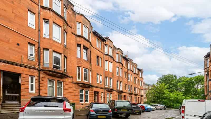 Shawlands 1-Bedroom Flat: Modern Comfort in a Prime Location