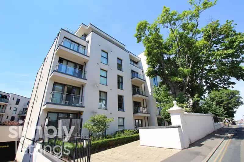 1 Bedroom Furnished Apartment near Brighton Station