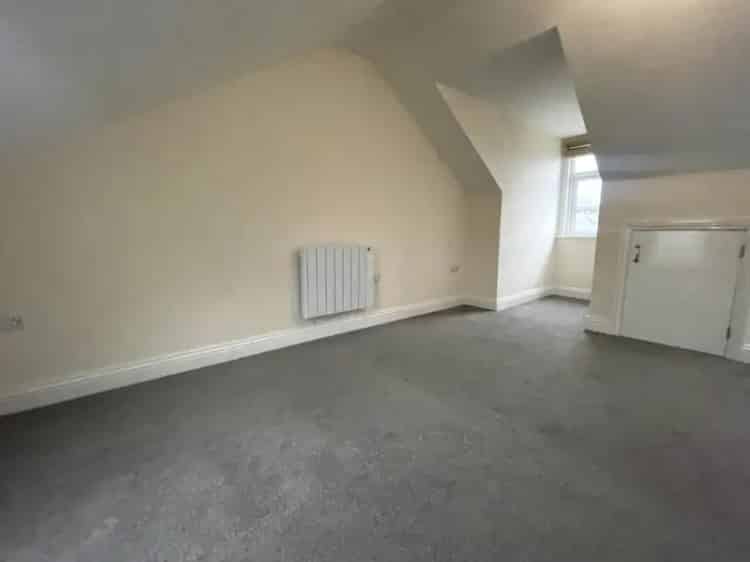 2 Bedroom Flat Brighton - Available Now - No Deposit Option