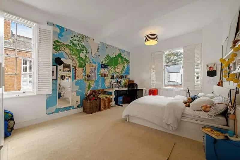 5-6 Bedroom Family Home Near Newbold Common
