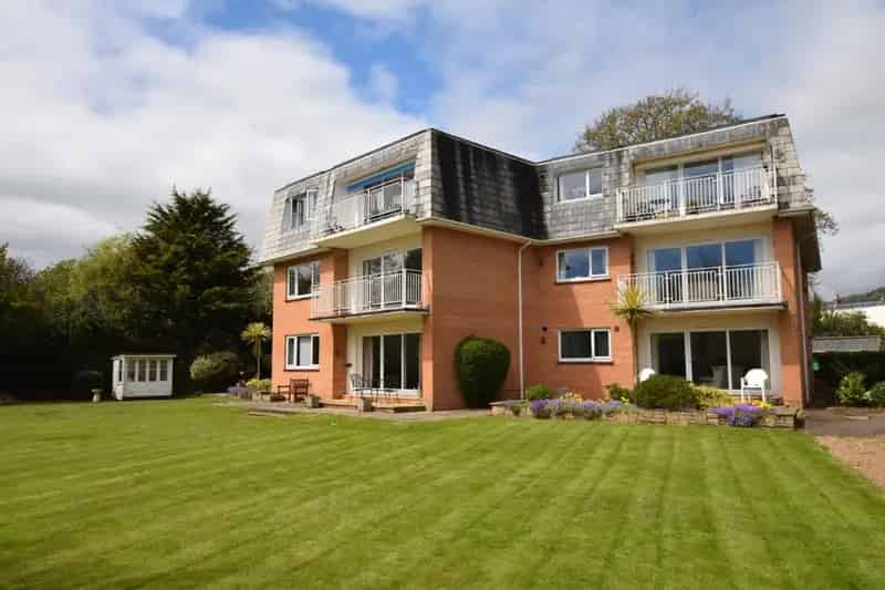 2 Bed Flat for Sale in Popular Development